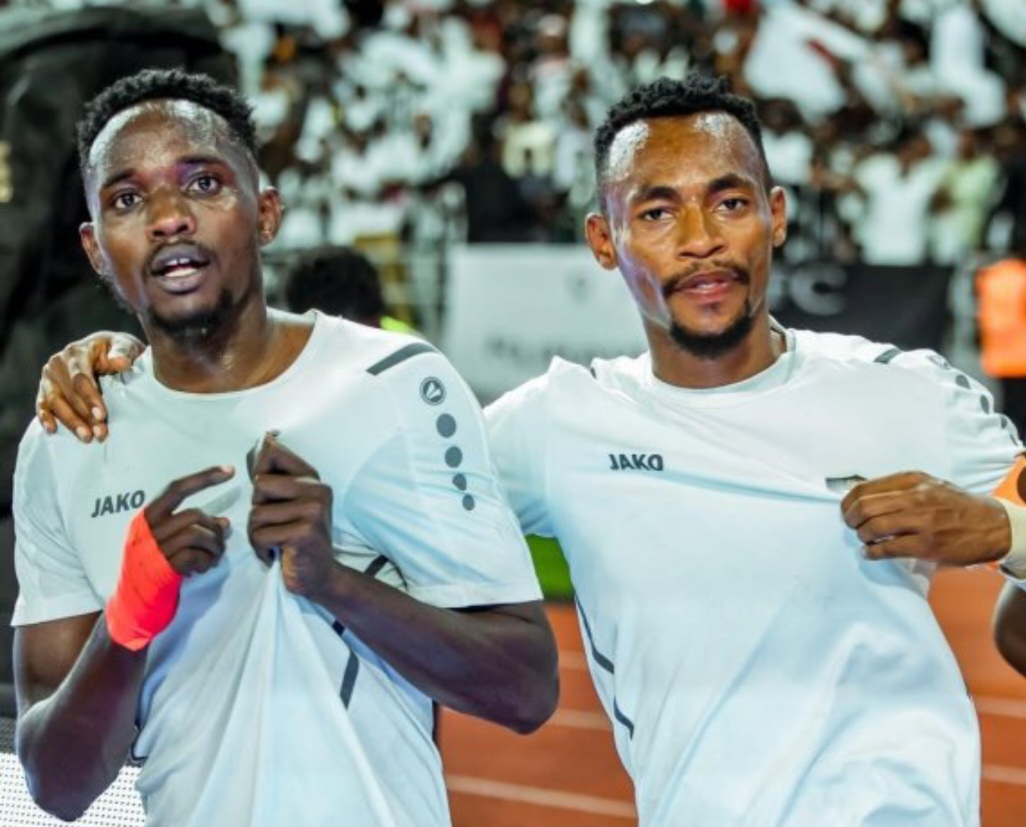 Ruboneka Bosco na Niyomugabo Claude bari gukorera imyitozo muri Kigali FC