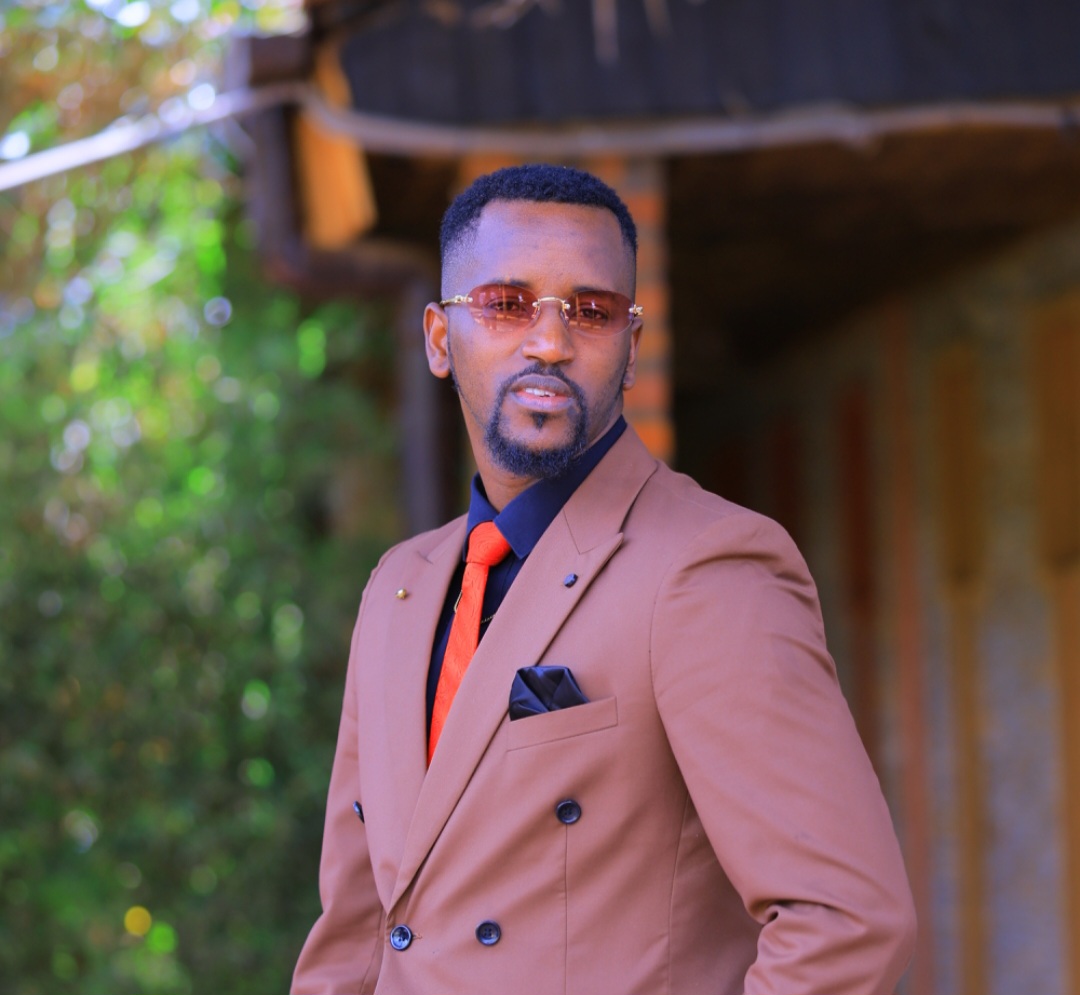 Yarongoye abavandimwe! MC Nario yasohoye filime ye ya mbere