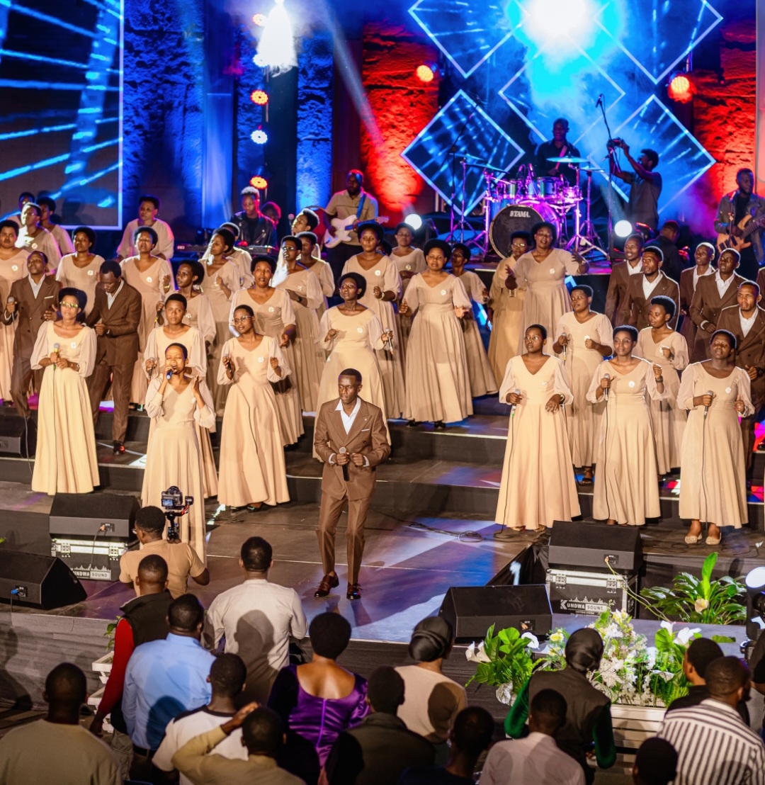 Love Family Choir yitegura kumurika album yasohoye indirimbo nshya