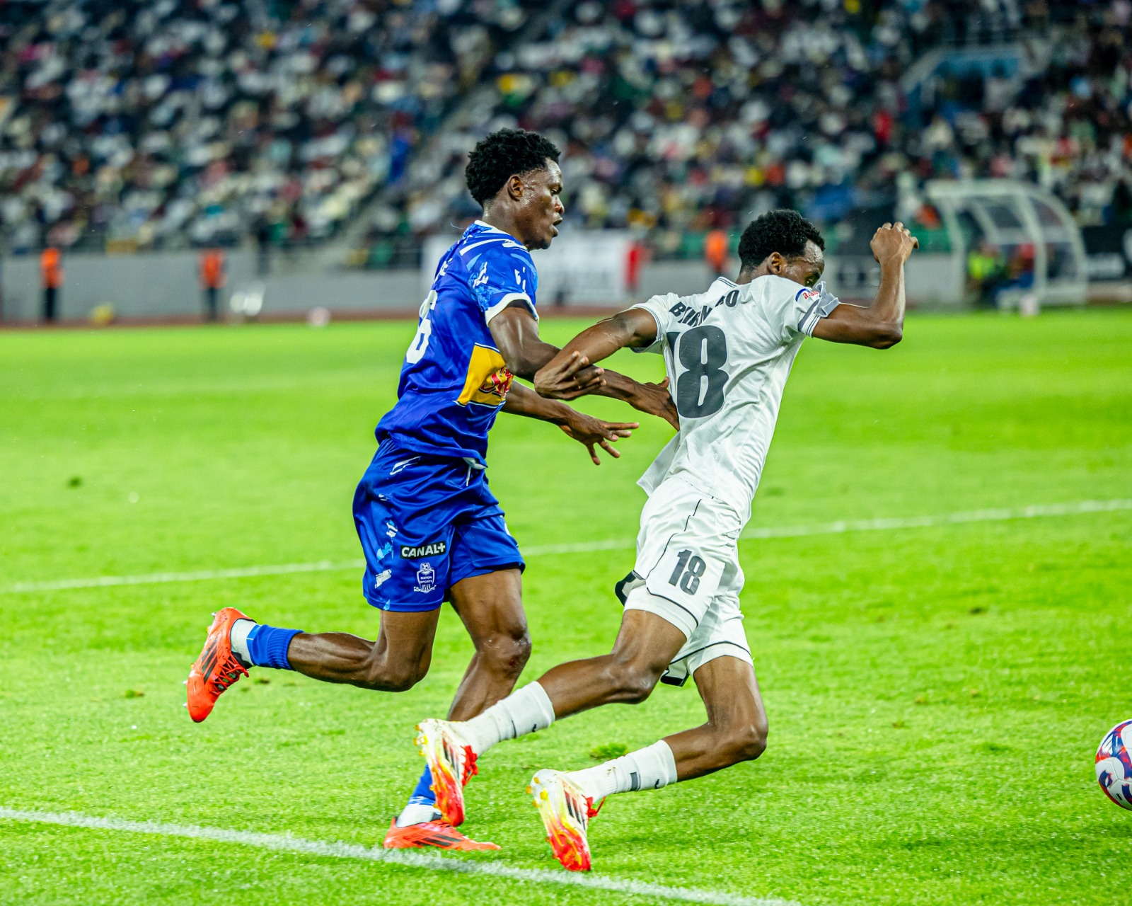 Shampiyona irakomeza APR FC na Rayon ziyiganura