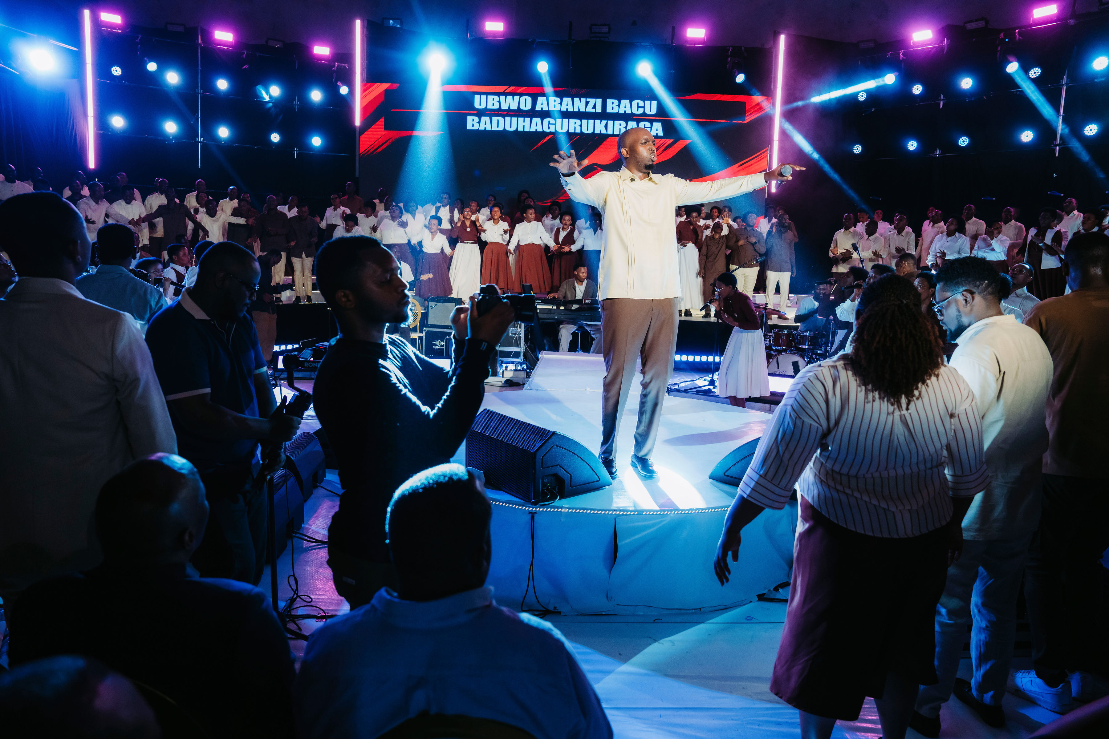 Korali Ukuboko kw’Iburyo yashyize hanze indirimbo nshya yanditswe na Pastor Benjamin Serugo 